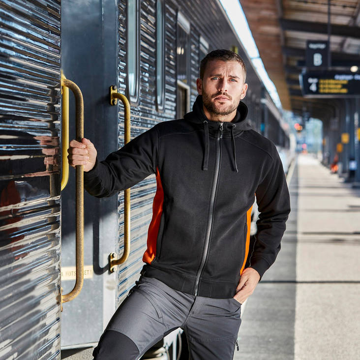 Huppari tehostev=C3=A4reill=C3=A4 omalla logolla - Hupparit, collegepaidat ja collegehousut - 1000231 - 1