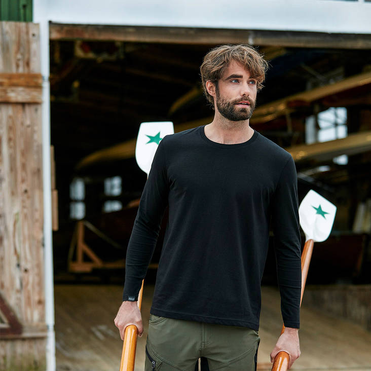 Pitk=C3=A4hihainen t-paita ty=C3=B6h=C3=B6n ja vapaa-aikaan omalla log=
olla, brendia.fi - T-shirts - 1000203 - 1