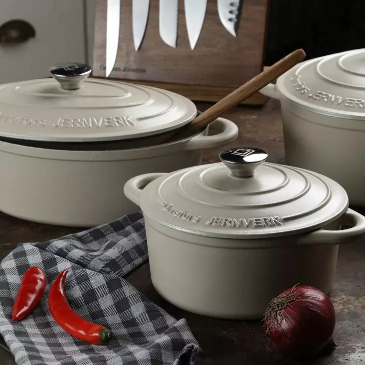 valurautapata yrityslahjaksi - Kitchen and table setting - 410763 - 1