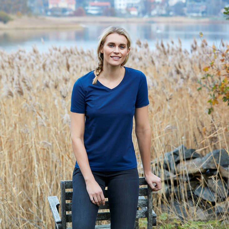 Naisten joustava t-paita Fairtrade puuvillaa omalla logolla brendia.fi=
 - T-paidat - 1000195 - 1