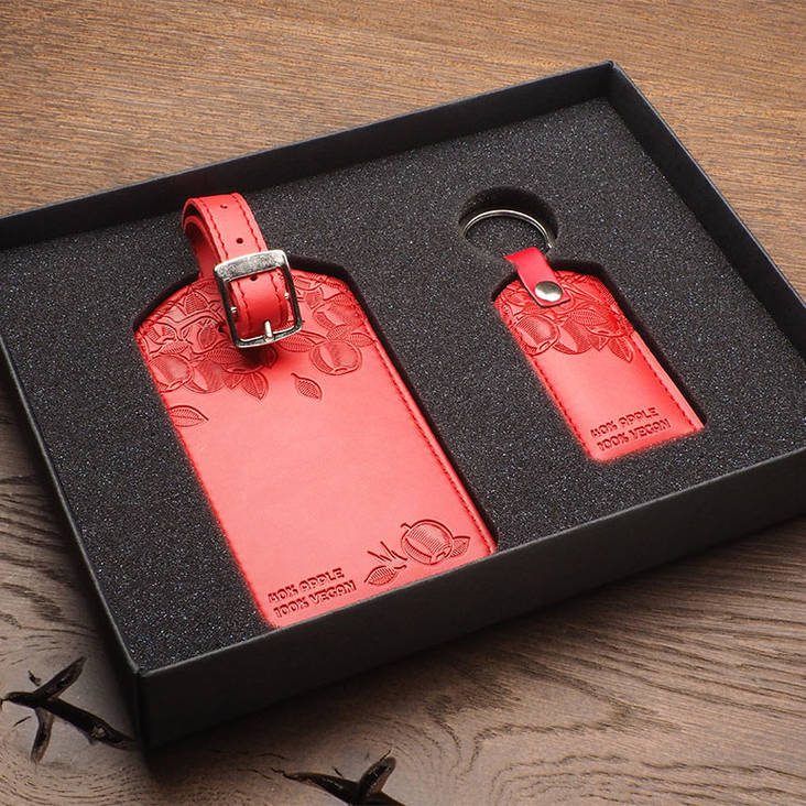 matkalaukkut=C3=A4gi ja avaimenper=C3=A4 omalla logolla brendia.fi - Avaimenperät ja kaulanauhat - jagappleset - 1